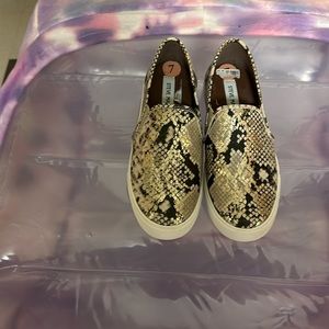 Women’s shoes